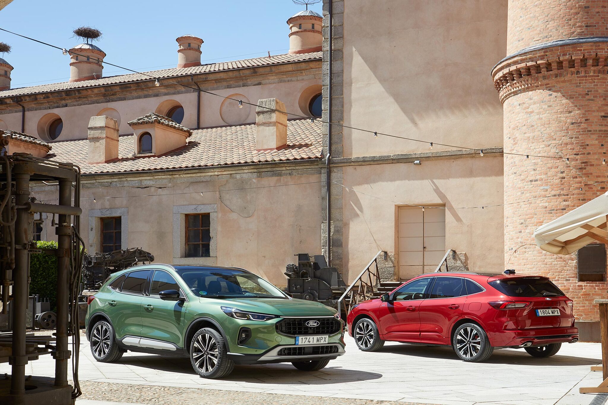 ford-kuga-phev-ikraunamas-hibridas