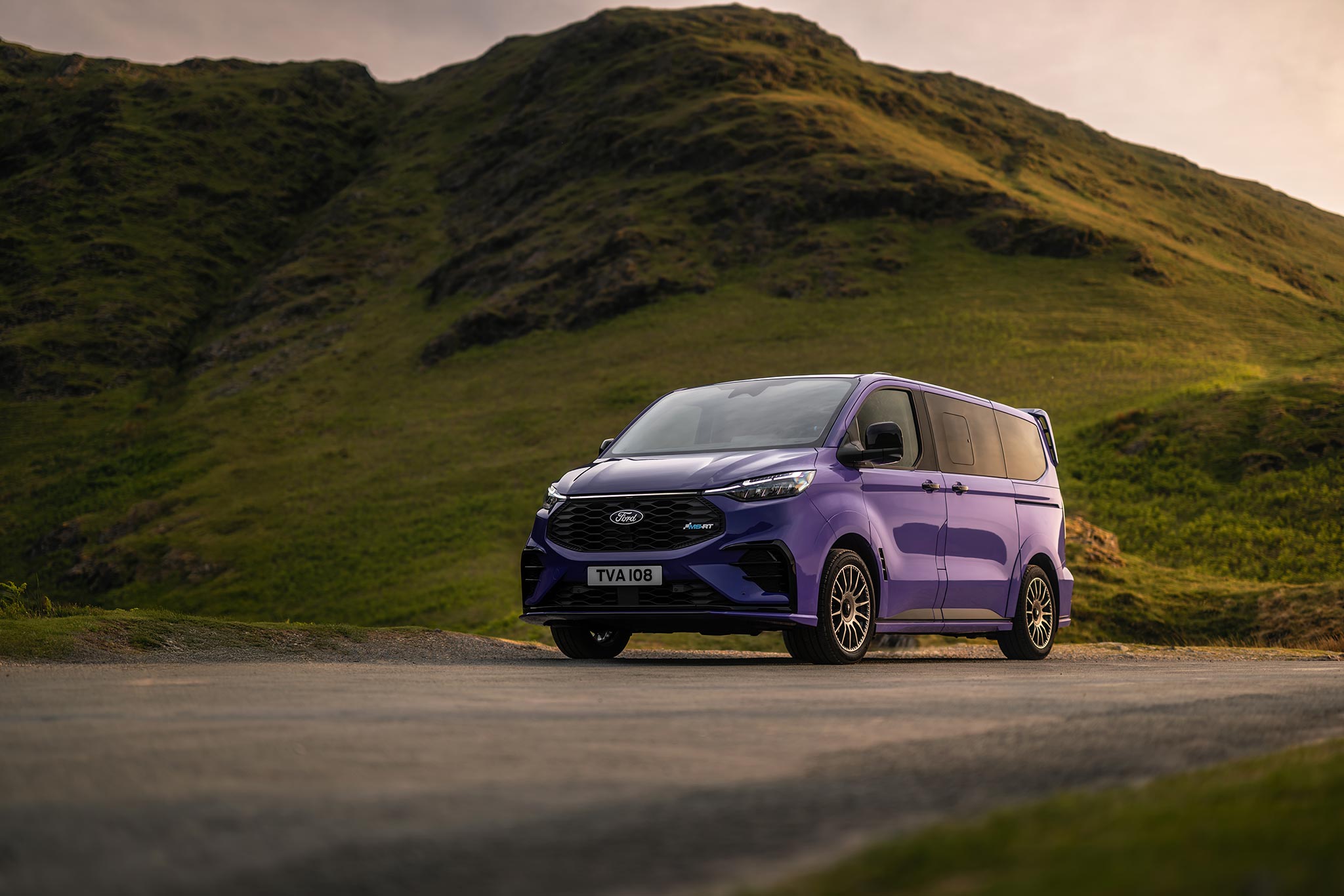 ford-tourneo-custom-phev-ikraunamas-hibridas