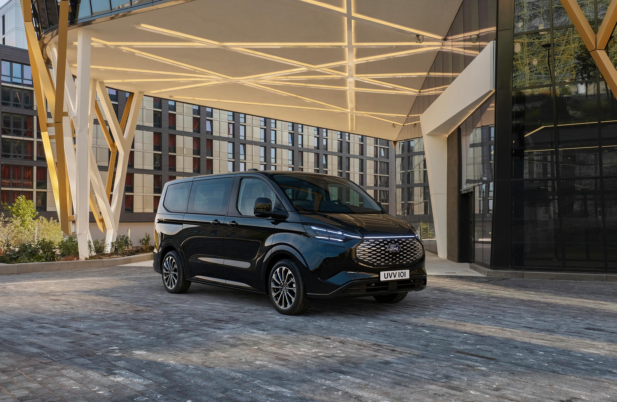 elektromobiliai_ford_e_tourneo_custom