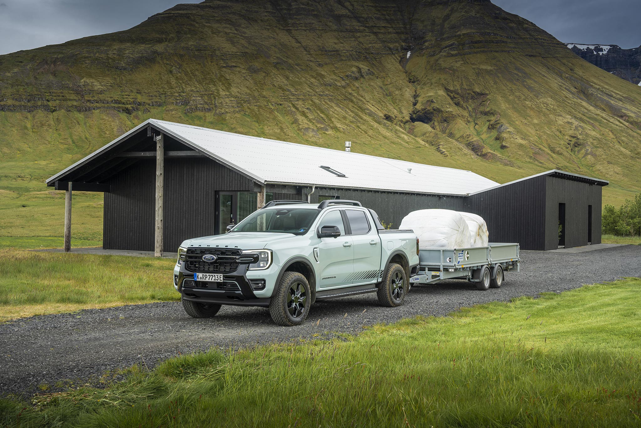 Hibridiniai-automobiliai-Ford-Ranger-PHEV